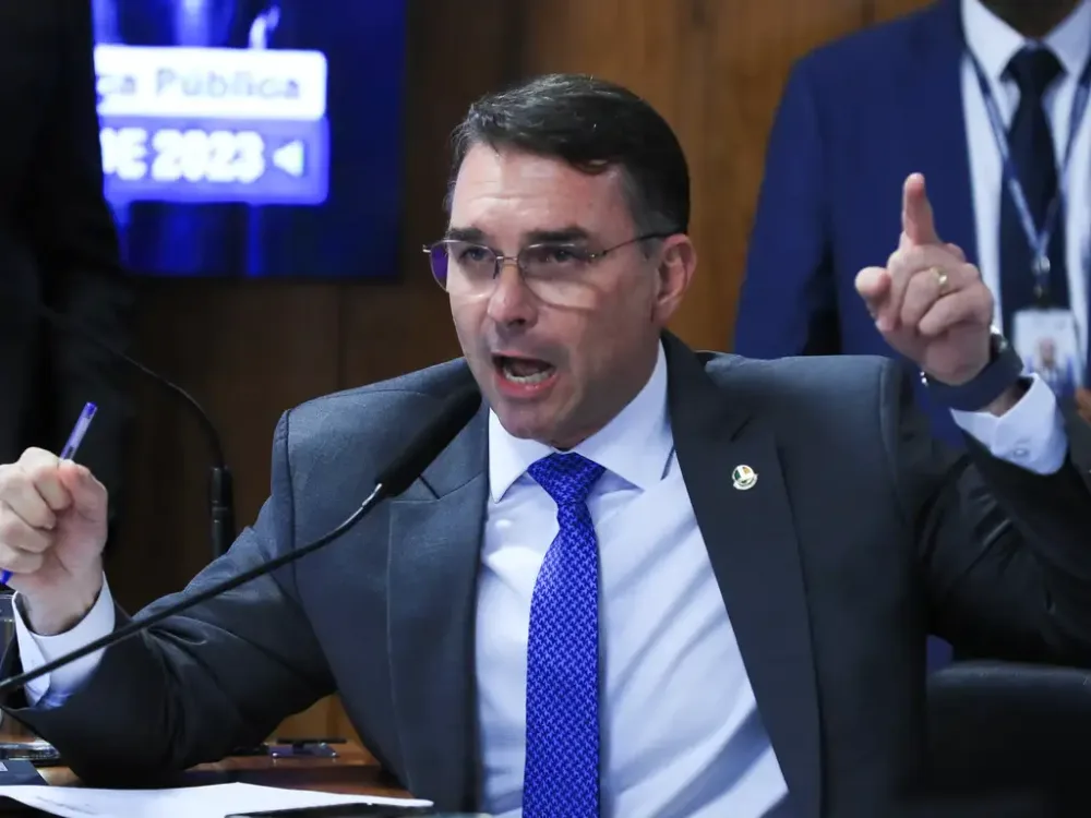 Novo ministério de Flávio Bolsonaro reuniria assistência social e incentivo ao empreendedorismo