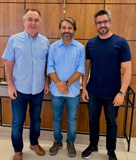 Após vitórias eleitorais, Zeca Cavalcanti amplia protagonismo político com eleição para a presidência da Câmara